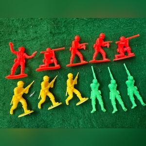 Lot of 11 Neon Orange Yelliw Green Plastic Toy Soldier Set